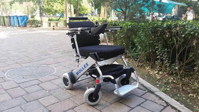 供应平方D07最轻便折叠锂电电动轮椅航钛合金电动轮椅车厂家直销图片