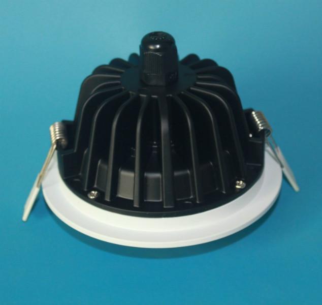 供应2.5寸筒灯外壳IP54天花筒灯套件5、7、9W防水压铸筒灯黑色散热超好