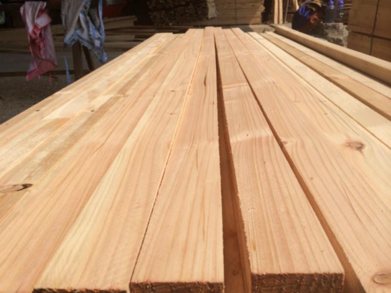 供应用于建筑工地用的花旗松工地用木材