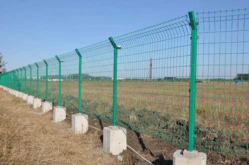 供应铁丝围栏网用途，铁丝围栏网直销，四川铁丝围栏网价格图片