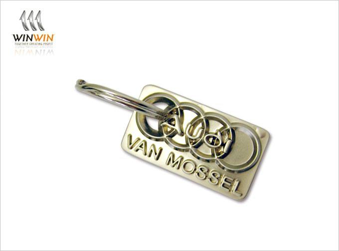 供应用于礼品促销的汽车钥匙扣 钥匙扣厂家款式丰富新颖 可按客户需求加印logo