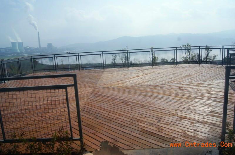 厂家生产防腐木地板，经过真空高压处理的防腐木户外木地板图片