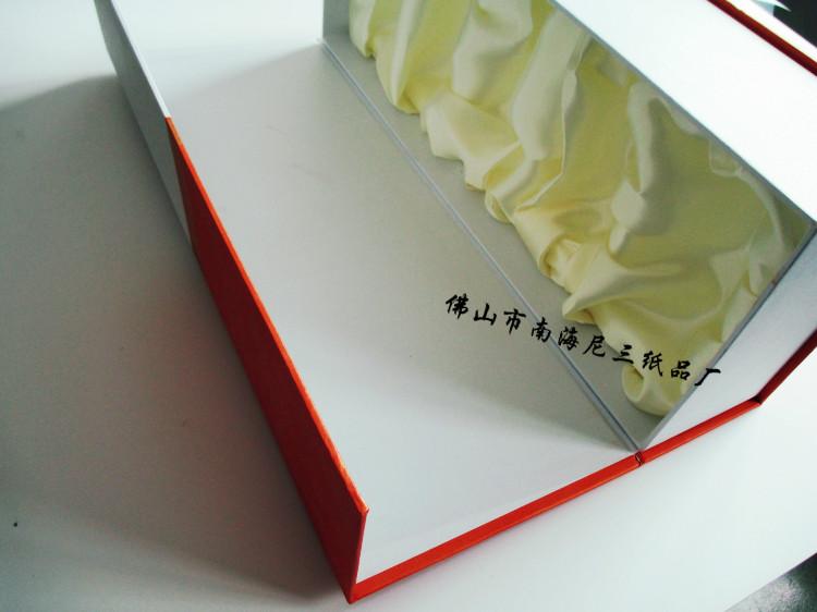 供应书型工艺品礼盒包装盒 精品绸布中纤板礼品盒