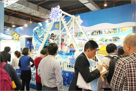冰雪海盗船游乐设备定制，广州顺宏游乐设备厂家中小型亲子游乐设施