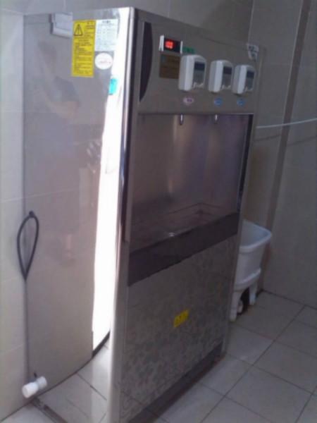 供应衡阳学校不锈钢冰热饮水机价格多少，压缩机制冷