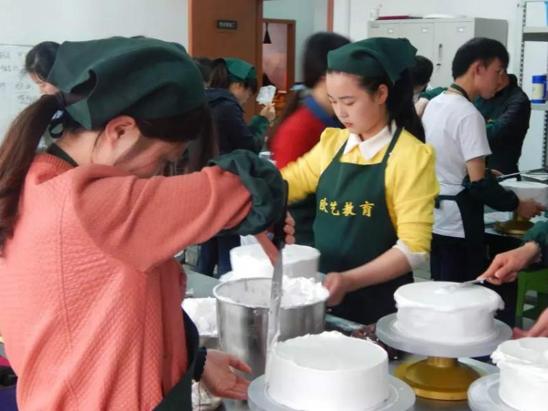 供应重庆西点糕点烘焙培训学校图片
