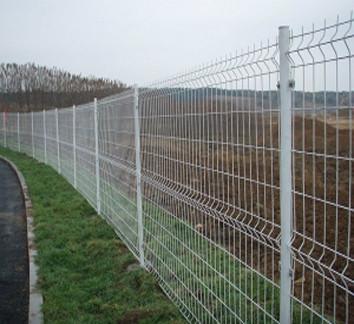供应公路防护护栏网公路防护护栏网/隔离栅/防护网/公路铁丝网