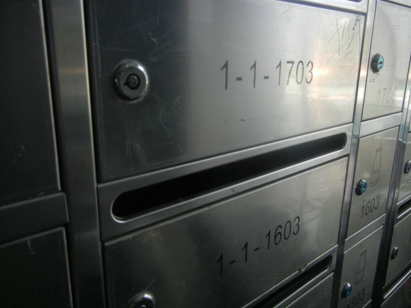 供应小区不锈钢报亭细节图送奶箱带锁