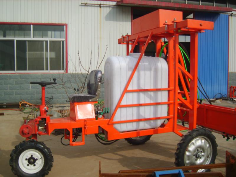 供应玉米小麦自走式三轮农用喷药机