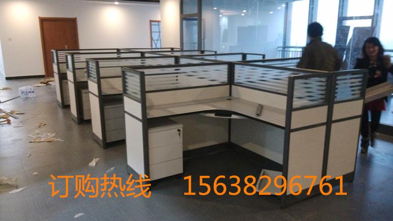供应郑州时尚的办公桌，办公桌厂家，办公桌定做找15638296761