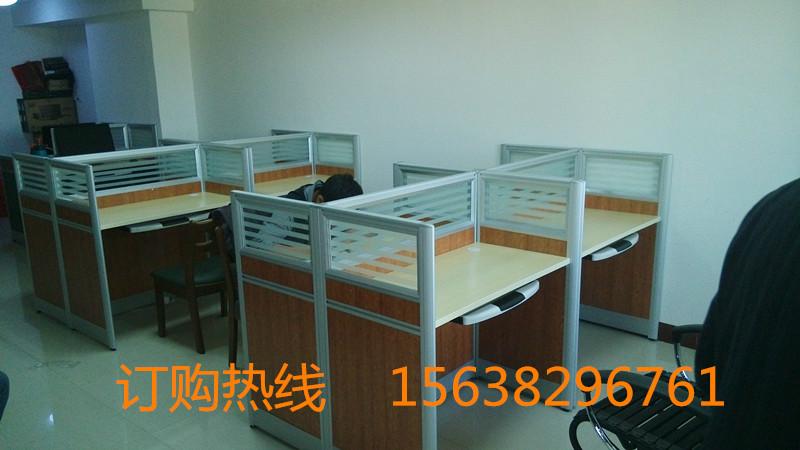 供应郑州时尚的办公桌，办公桌厂家，办公桌定做找15638296761
