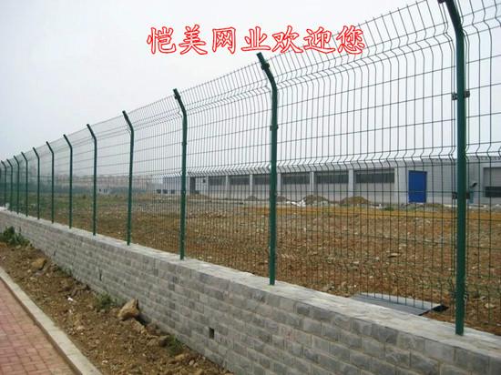 供应武汉围墙护栏网，防爬护栏网，钢丝浸塑护栏网