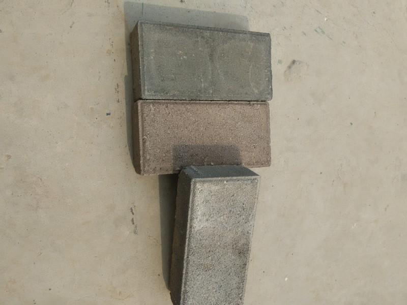 供应郑州制作各种型号彩砖路边石透水砖